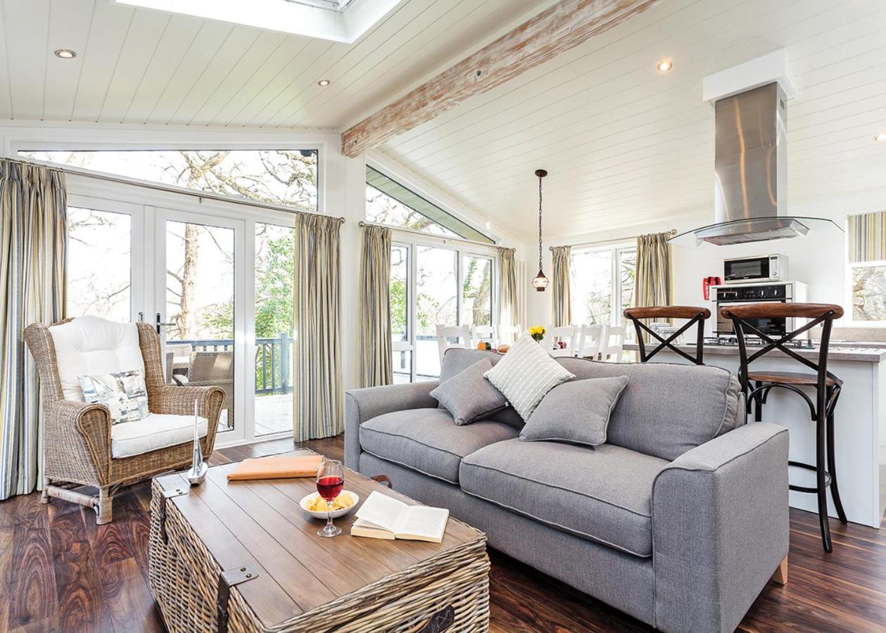 Woodside Bay Lodge Retreat Вуттон-Бридж Экстерьер фото